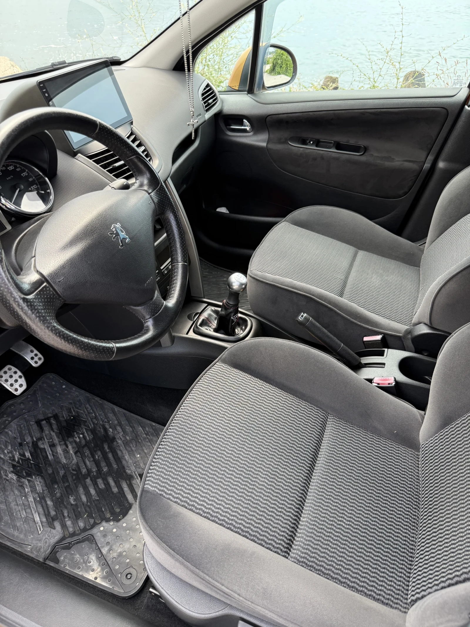 Peugeot 207 1.4 HDI, снимка 12 - Автомобили и джипове - 55136723
