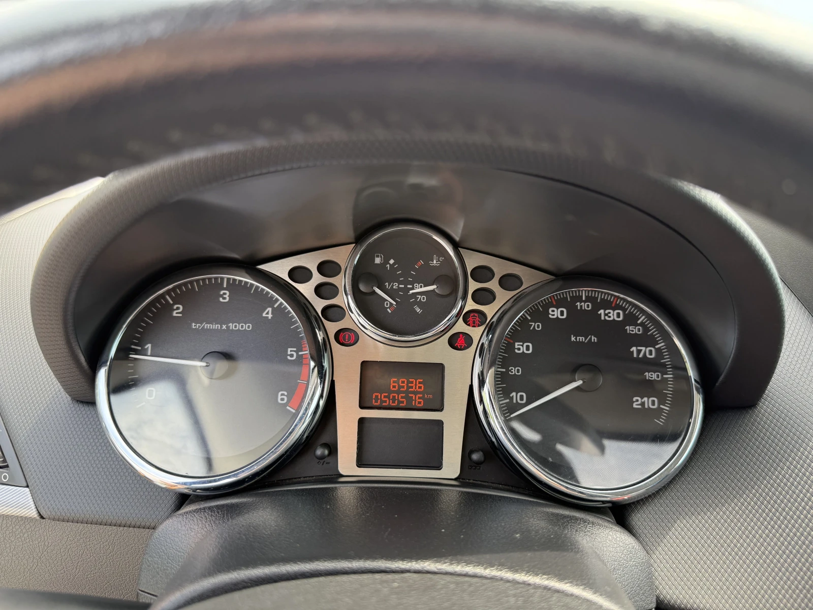 Peugeot 207 1.4 HDI, снимка 14 - Автомобили и джипове - 55136723