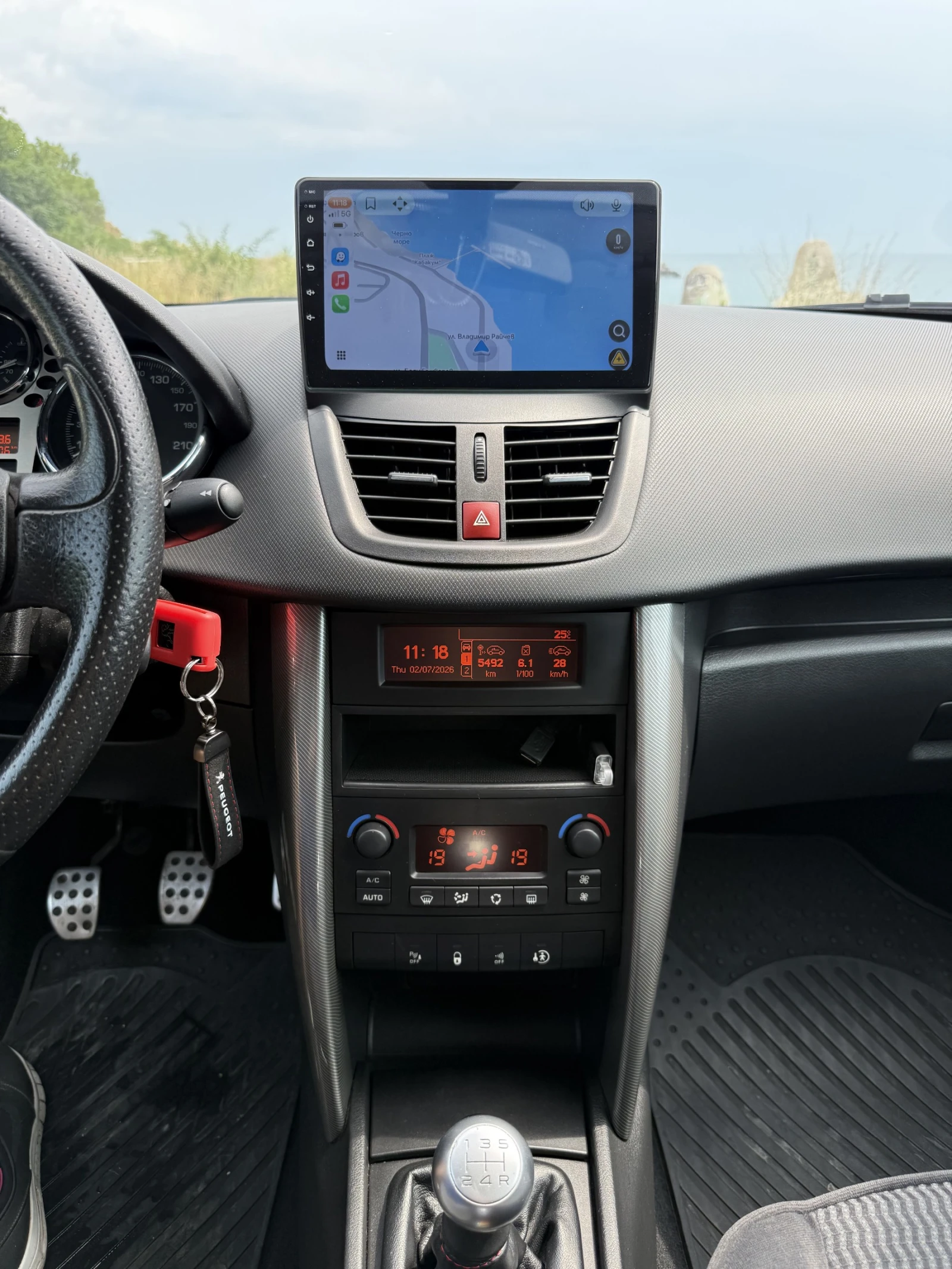 Peugeot 207 1.4 HDI, снимка 11 - Автомобили и джипове - 55136723
