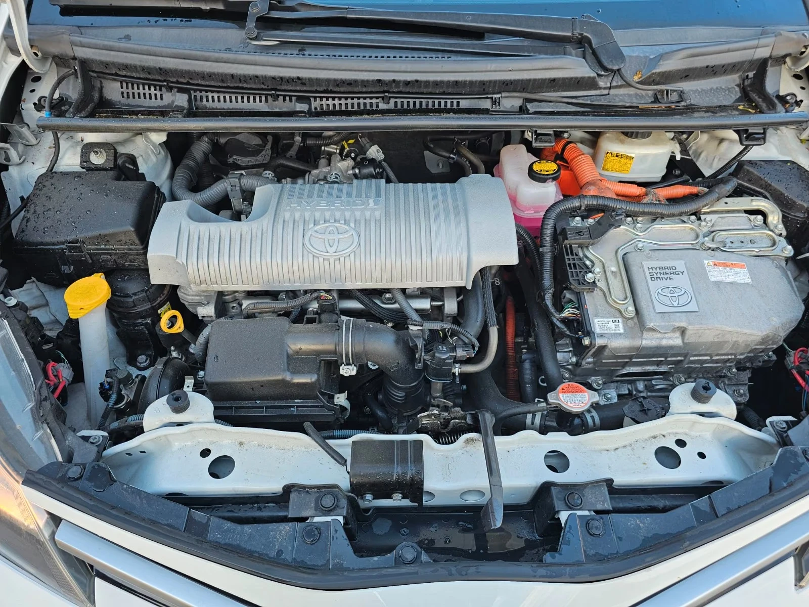 Toyota Yaris Hybrid Comfort, снимка 17 - Автомобили и джипове - 55959031