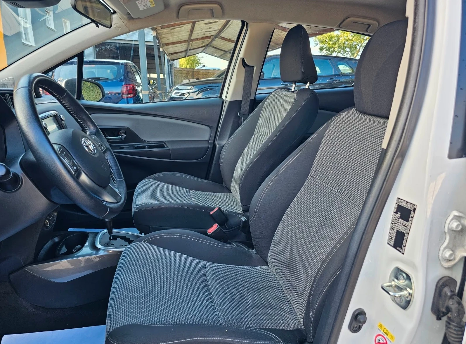 Toyota Yaris Hybrid Comfort, снимка 12 - Автомобили и джипове - 55959031