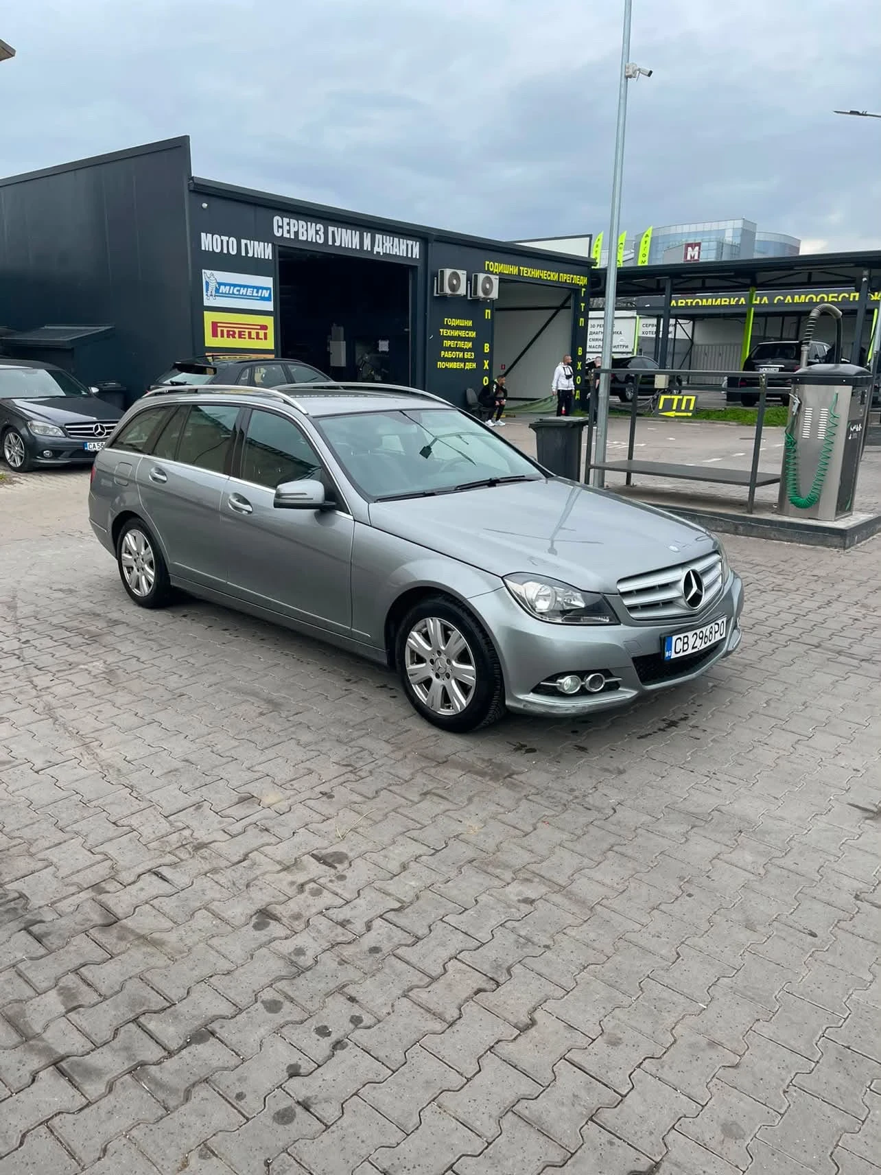 Mercedes-Benz C 180, снимка 4 - Автомобили и джипове - 55987494