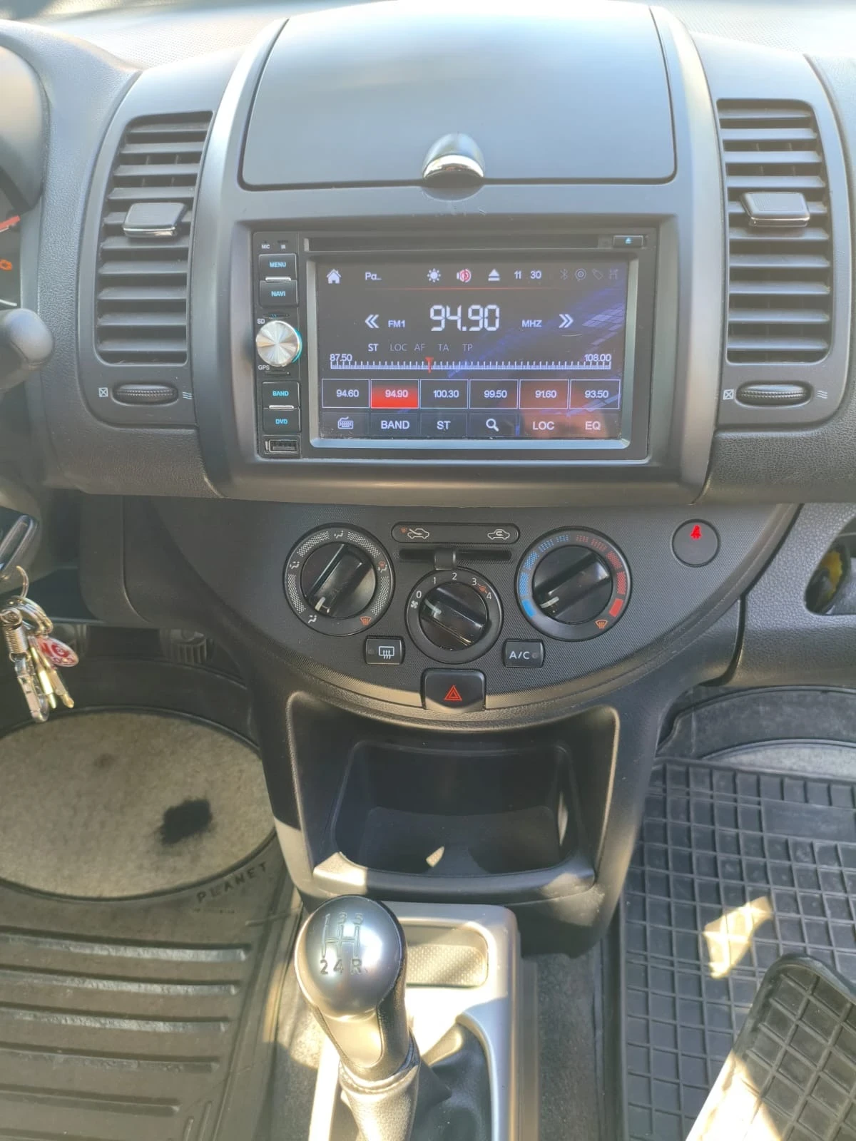 Nissan Note 1.4i, снимка 12 - Автомобили и джипове - 56182855