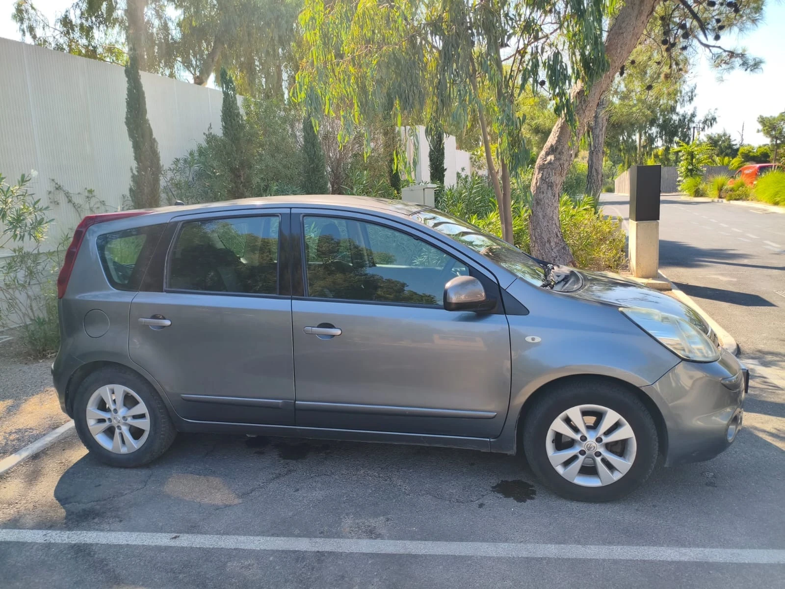 Nissan Note 1.4i, снимка 4 - Автомобили и джипове - 56182855