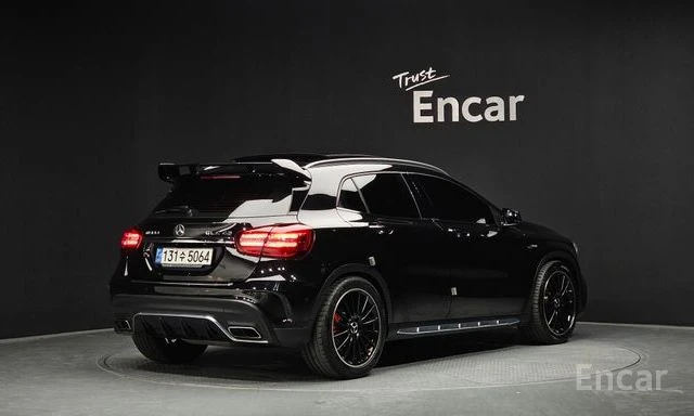 Mercedes-Benz GLA 45 AMG AMG* 4MATIC* Шибидах* Кожа* 2 Ключа, снимка 2 - Автомобили и джипове - 54699918