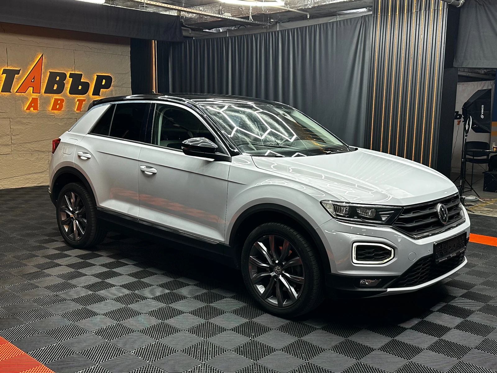 VW T-Roc 2.0tdi/Автомат/Digital/БАРТЕР/ЛИЗИНГ/КОМЕНТАР, снимка 4 - Автомобили и джипове - 53825522