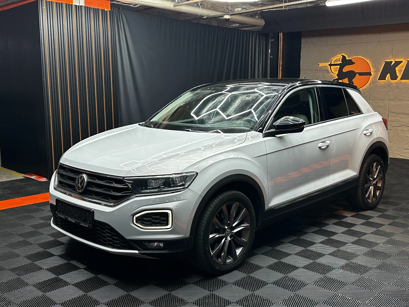 VW T-Roc 2.0tdi/Автомат/Digital/БАРТЕР/ЛИЗИНГ/КОМЕНТАР, снимка 3 - Автомобили и джипове - 53825522