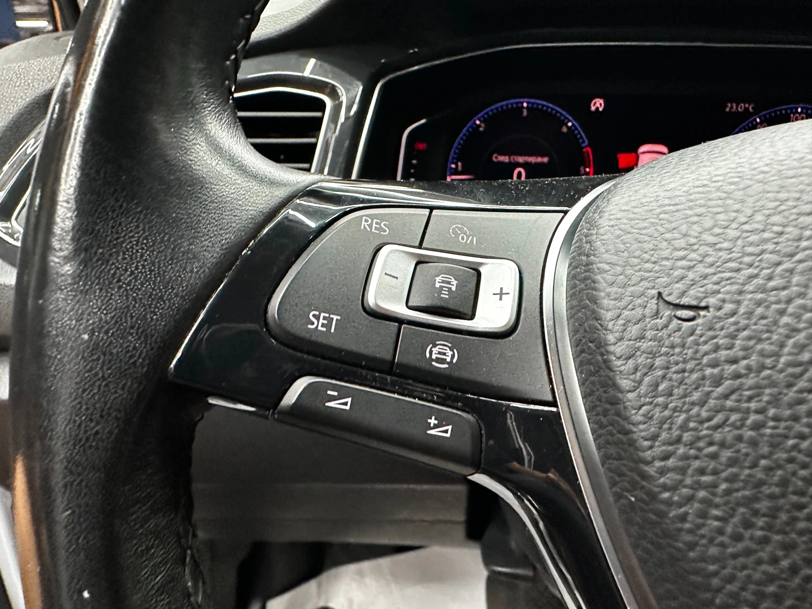 VW T-Roc 2.0tdi/Автомат/Digital/БАРТЕР/ЛИЗИНГ/КОМЕНТАР, снимка 17 - Автомобили и джипове - 53825522