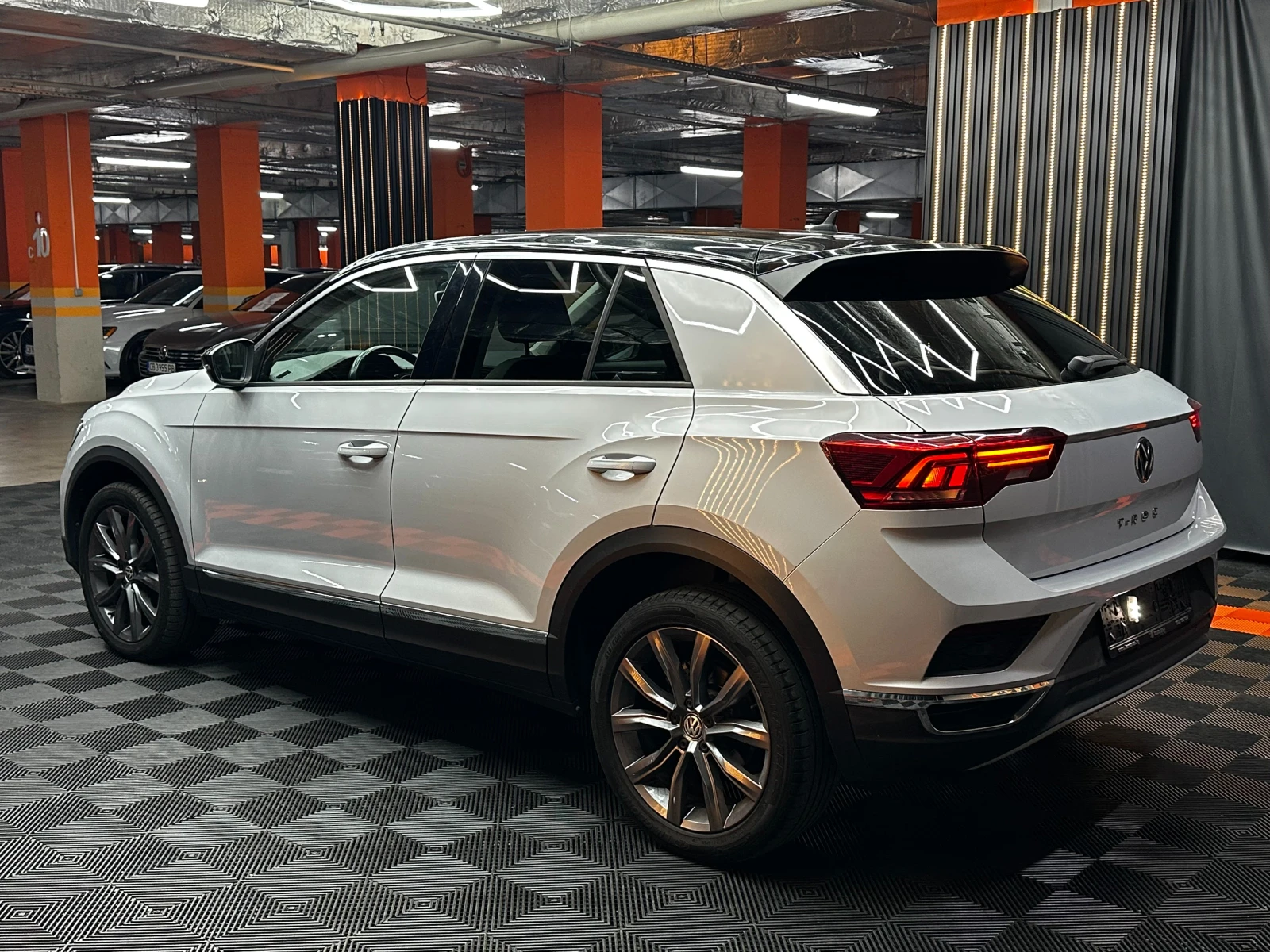 VW T-Roc 2.0tdi/Автомат/Digital/БАРТЕР/ЛИЗИНГ/КОМЕНТАР, снимка 6 - Автомобили и джипове - 53825522
