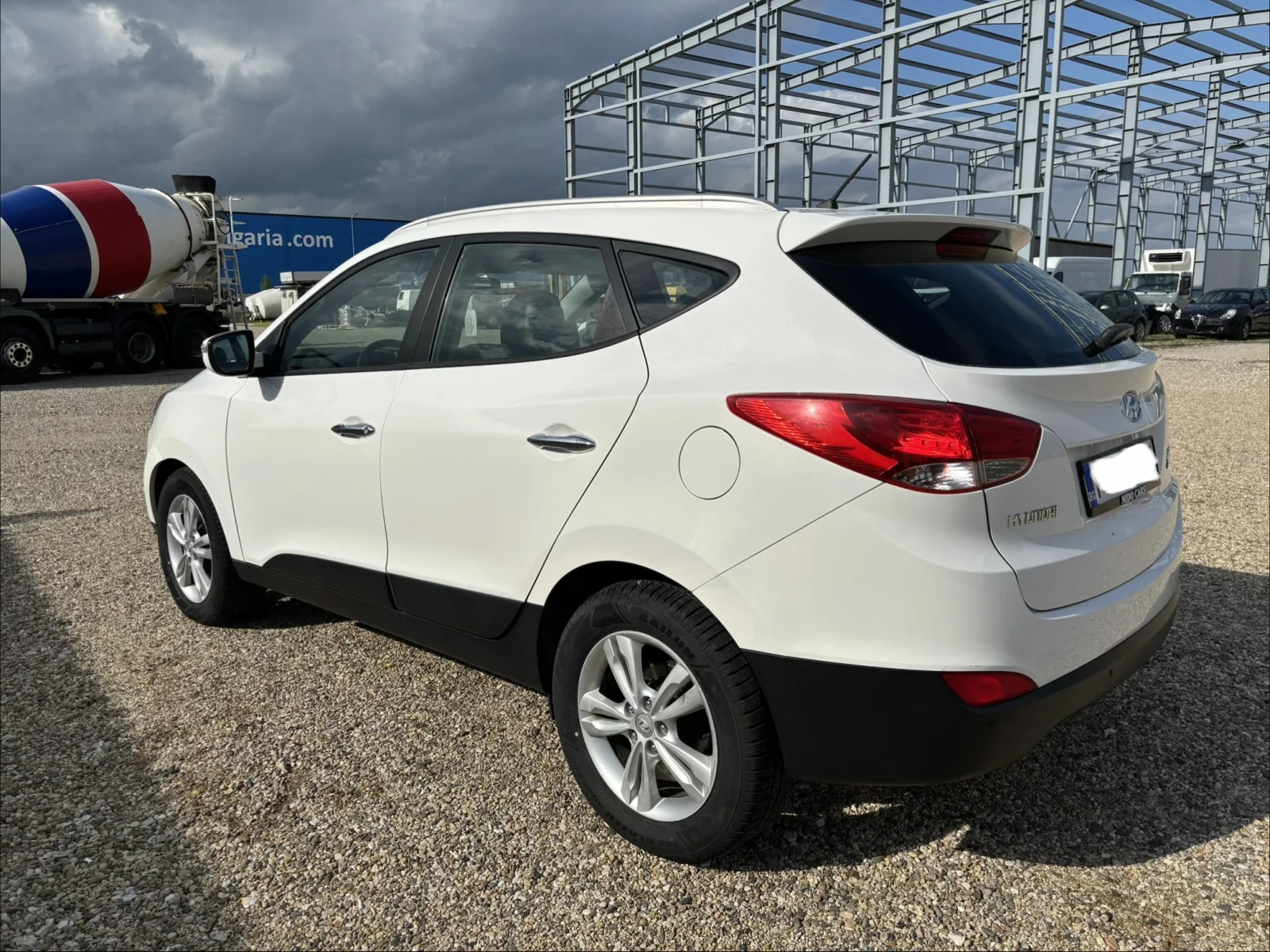 Hyundai IX35 1.7 CRDI ОБЛСУЖЕН РЕГИСТРИРАН, снимка 4 - Автомобили и джипове - 54498450