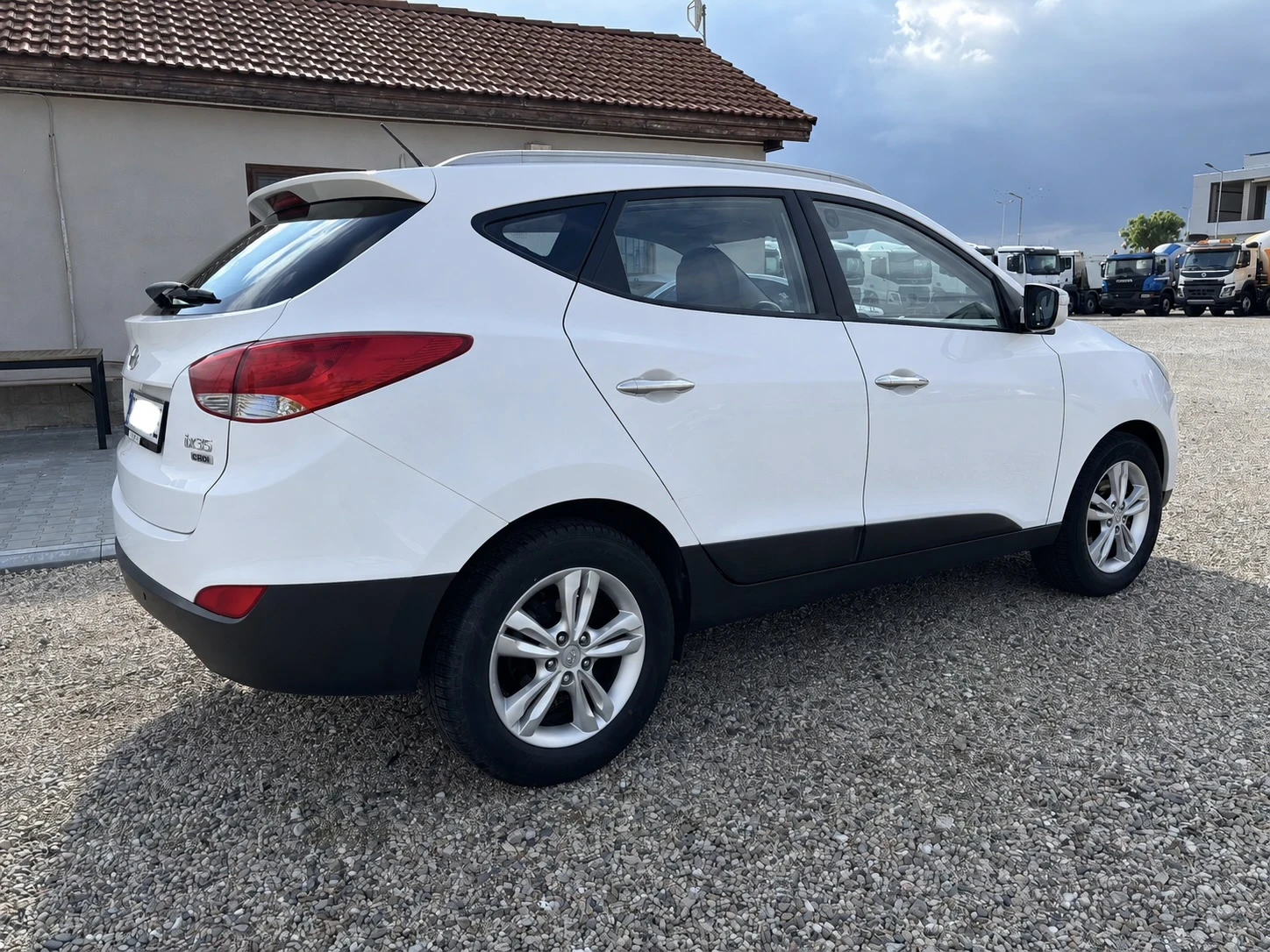 Hyundai IX35 1.7 CRDI ОБЛСУЖЕН РЕГИСТРИРАН, снимка 5 - Автомобили и джипове - 54498450