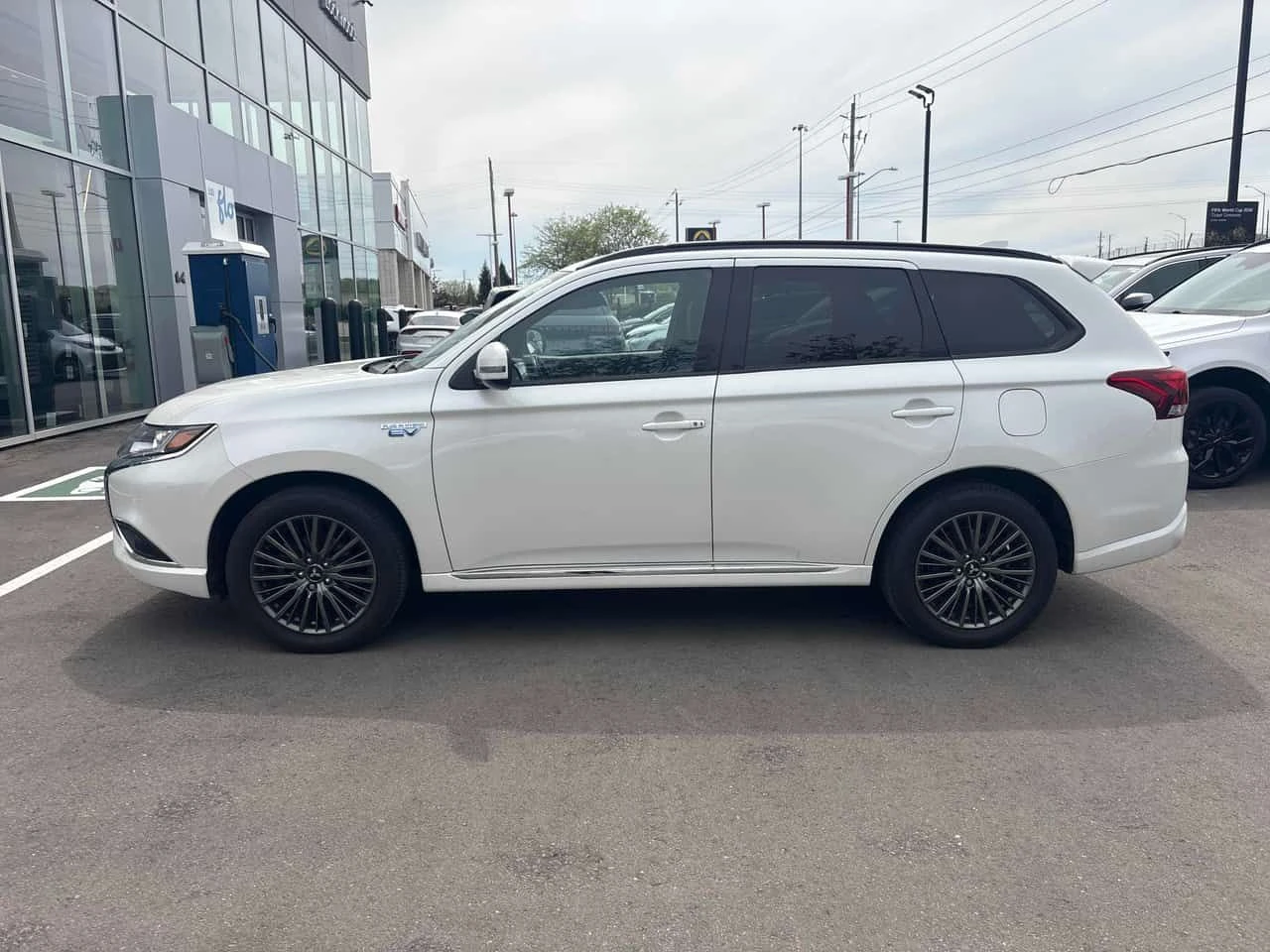 Mitsubishi Outlander * S AWC * ПРЕДСТАВИТЕЛСТВО * АВТОКРЕДИТ, снимка 2 - Автомобили и джипове - 54628466