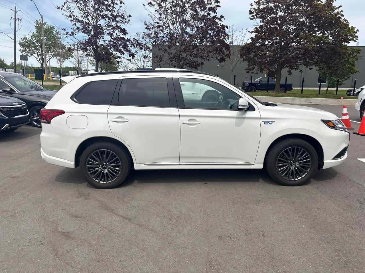 Mitsubishi Outlander * S AWC * ПРЕДСТАВИТЕЛСТВО * АВТОКРЕДИТ, снимка 14 - Автомобили и джипове - 54628466