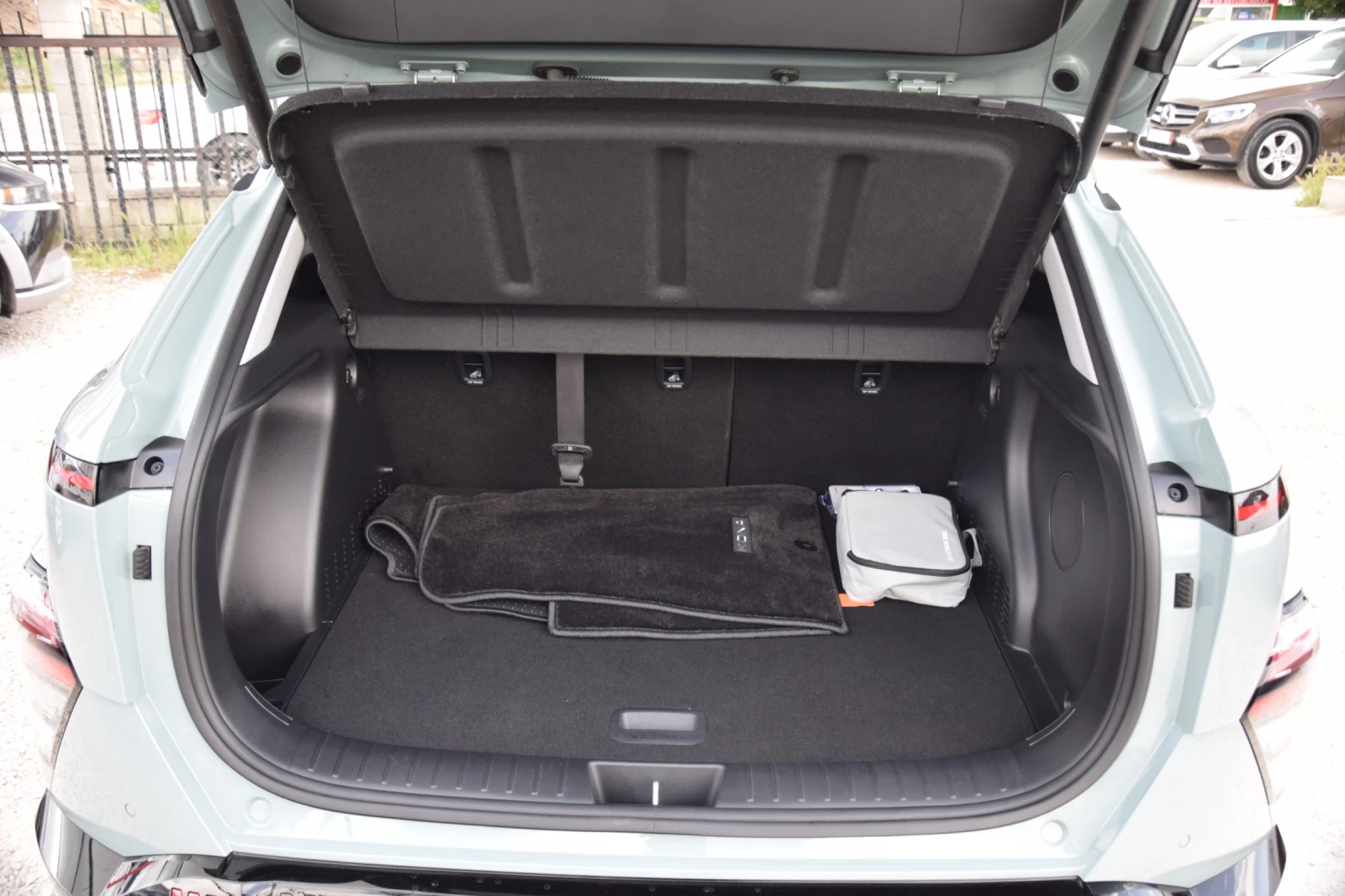 Hyundai Kona Electric full full 65, 4 kw Ultimate , снимка 11 - Автомобили и джипове - 54653438