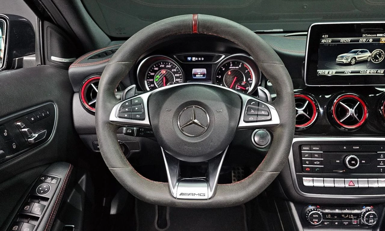 Mercedes-Benz GLA 45 AMG AMG* 4MATIC* Шибидах* Кожа* 2 Ключа, снимка 5 - Автомобили и джипове - 54699918