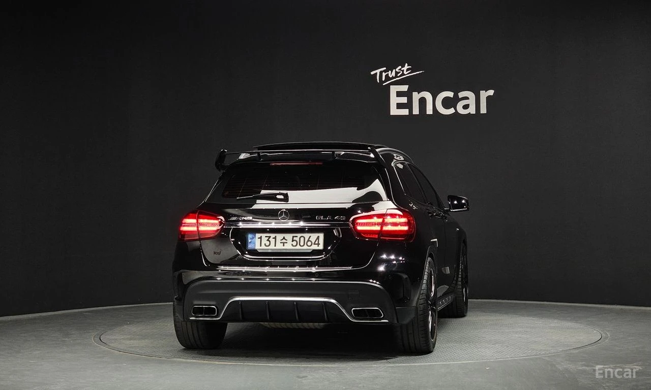 Mercedes-Benz GLA 45 AMG AMG* 4MATIC* Шибидах* Кожа* 2 Ключа, снимка 3 - Автомобили и джипове - 54699918