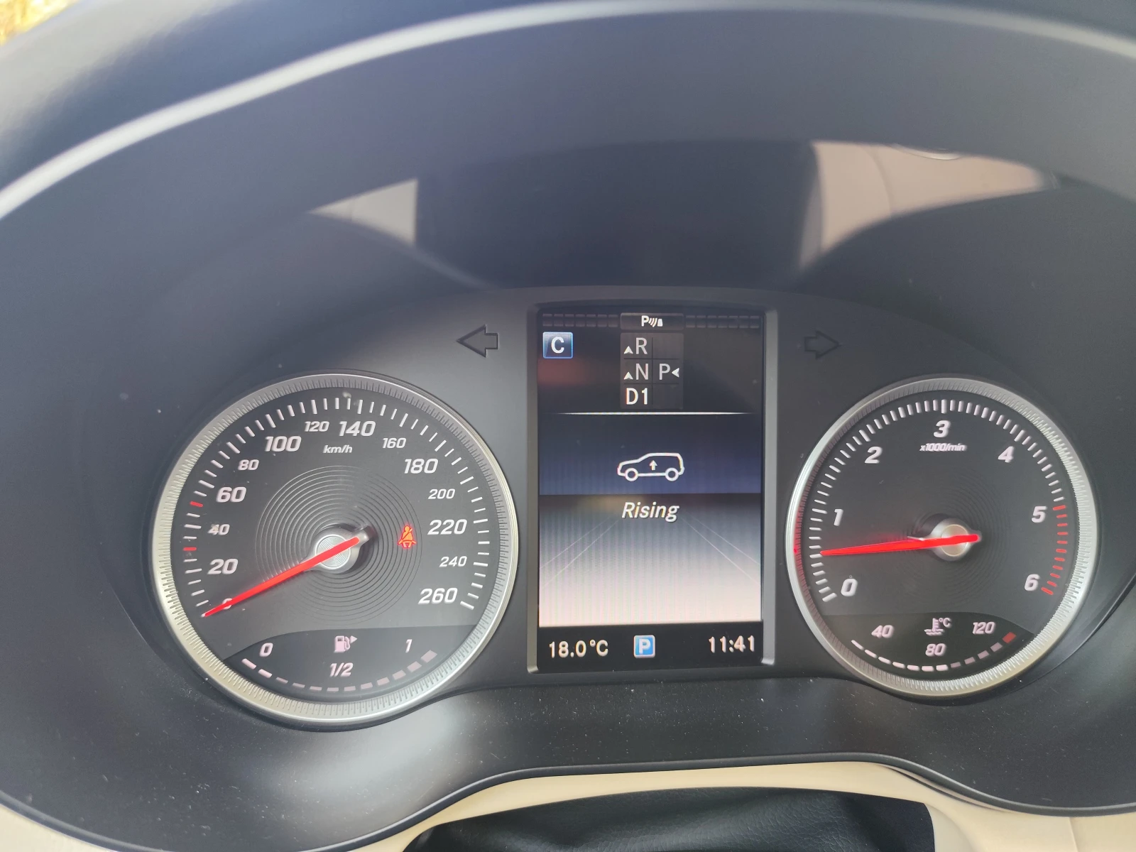 Mercedes-Benz GLC 350 AIRMATIC | 147k KM | Silver Star | Android Auto, снимка 10 - Автомобили и джипове - 54709187