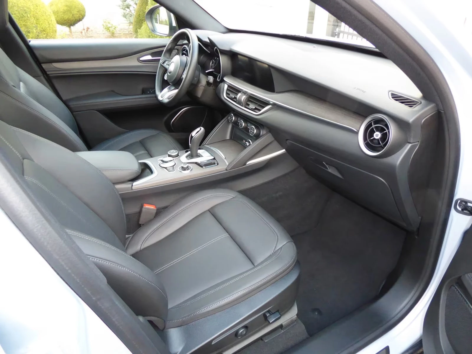Alfa Romeo Stelvio 2.0Ti Q4/280HP/CAM/MEMO/NAVI/LED/ACC/570q, снимка 13 - Автомобили и джипове - 55554896