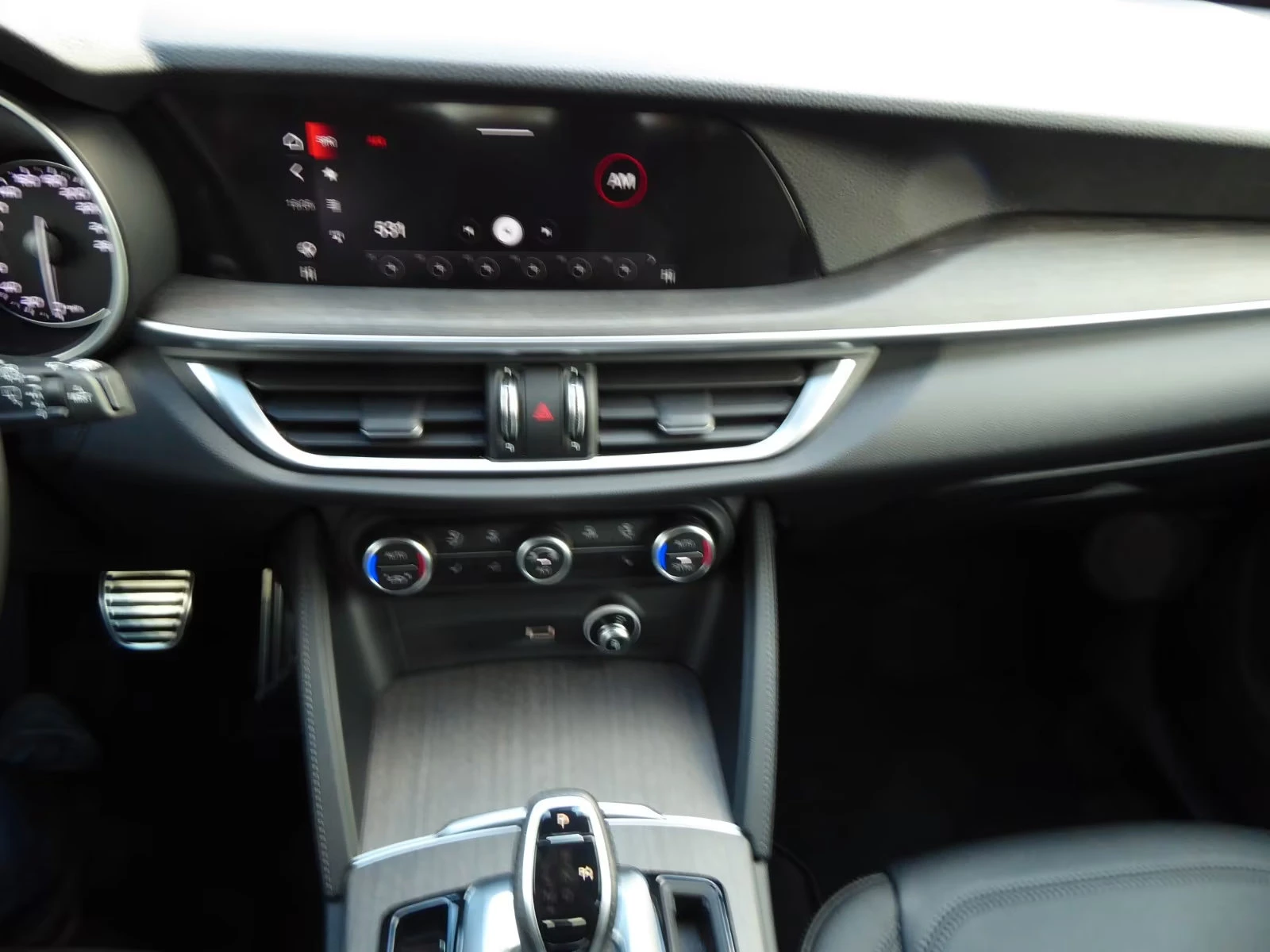 Alfa Romeo Stelvio 2.0Ti Q4/280HP/CAM/MEMO/NAVI/LED/ACC/570q, снимка 11 - Автомобили и джипове - 55554896