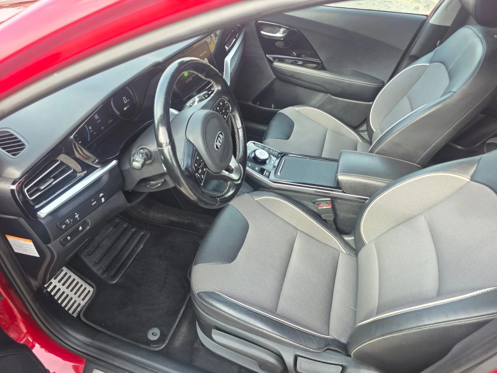 Kia Niro, снимка 9 - Автомобили и джипове - 56455485