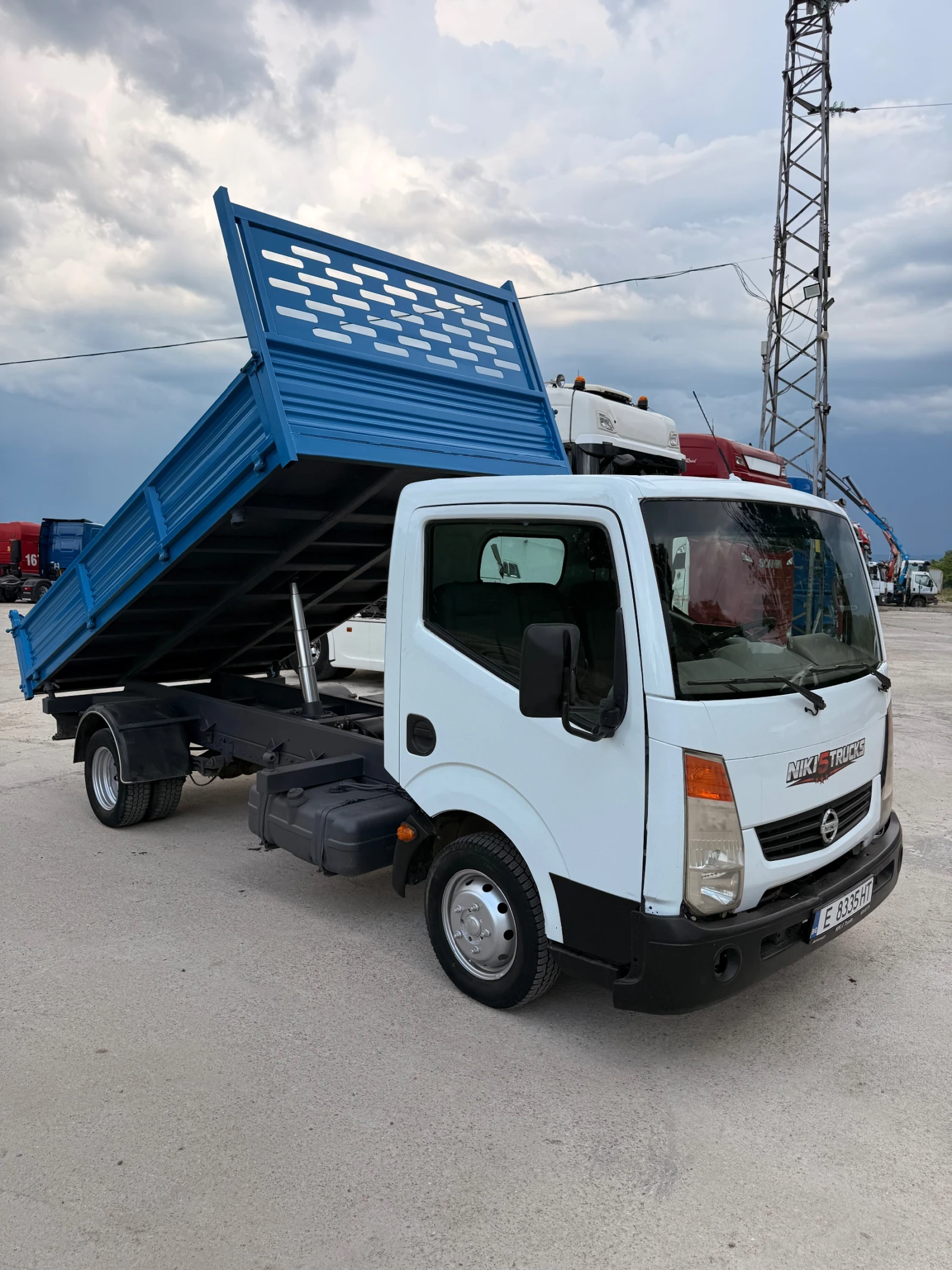 Nissan Kabstar 3500 кг Тристранен самосвал, снимка 4 - Камиони - 54883187