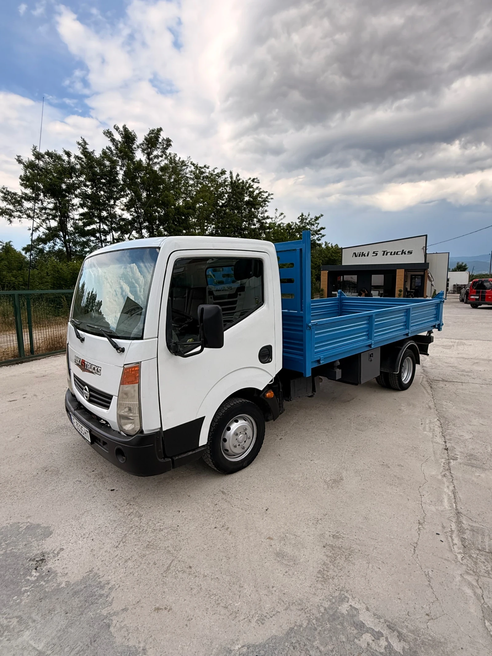 Nissan Kabstar 3500 кг Тристранен самосвал, снимка 9 - Камиони - 54883187