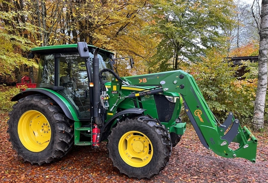 Трактор John Deere 5085M