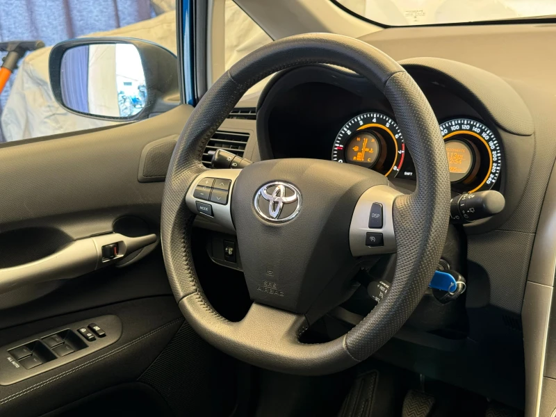 Toyota Auris 1.6i* С ПЪЛНА СЕРВИЗНА ИСТОРИЯ, снимка 11 - Автомобили и джипове - 46980422