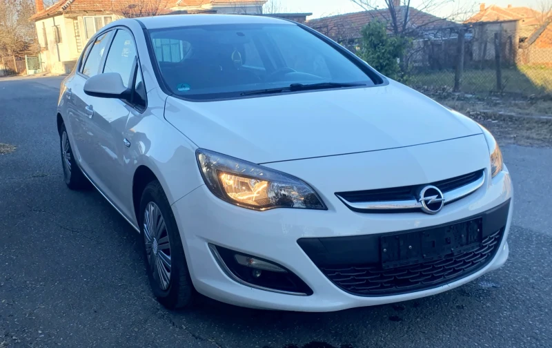 Opel Astra 1.4 2013 Уникат, снимка 8 - Автомобили и джипове - 48181487