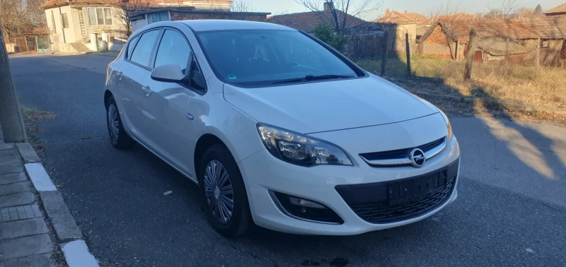 Opel Astra 1.4 2013 Уникат, снимка 3 - Автомобили и джипове - 48181487