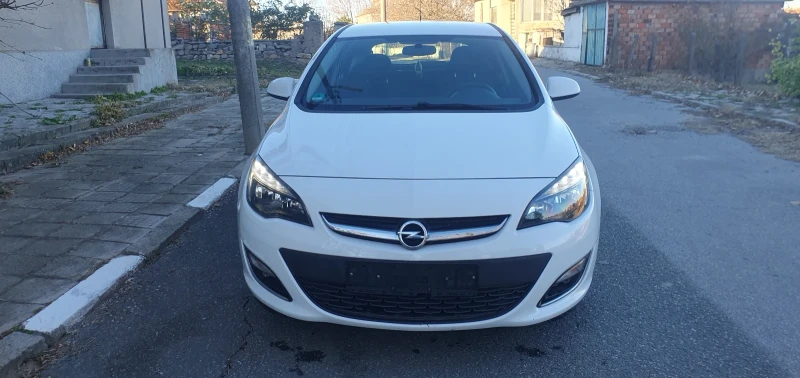 Opel Astra 1.4 2013 Уникат, снимка 5 - Автомобили и джипове - 48181487