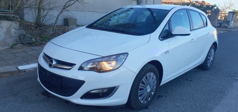 Opel Astra 1.4 2013 Уникат, снимка 7 - Автомобили и джипове - 48181487