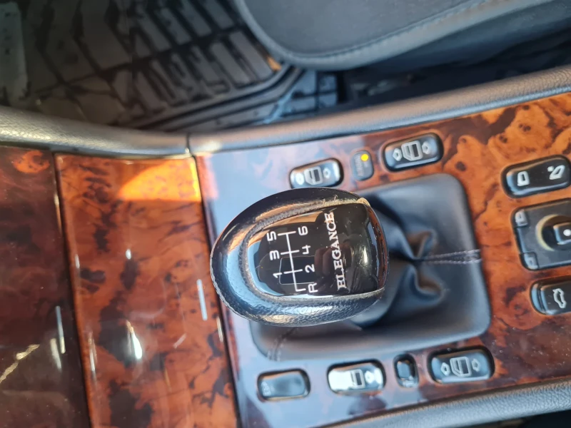 Mercedes-Benz E 220 2.2 elegant, снимка 10 - Автомобили и джипове - 52423320