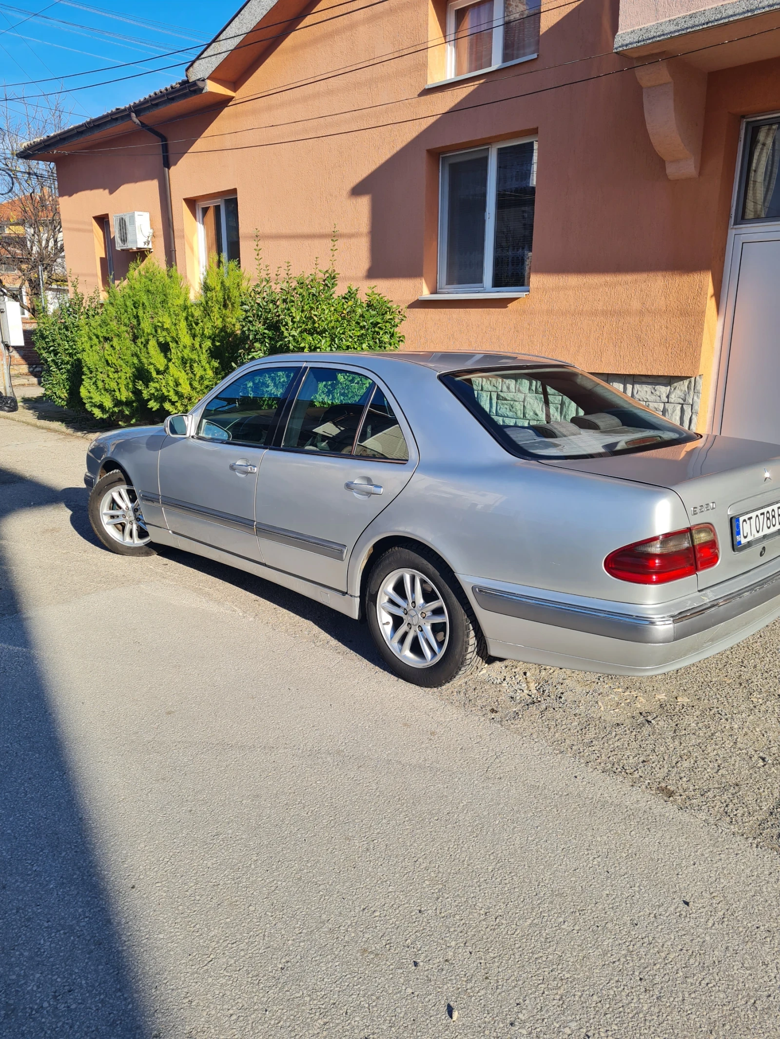 Mercedes-Benz E 220 2.2 elegant - изображение 4