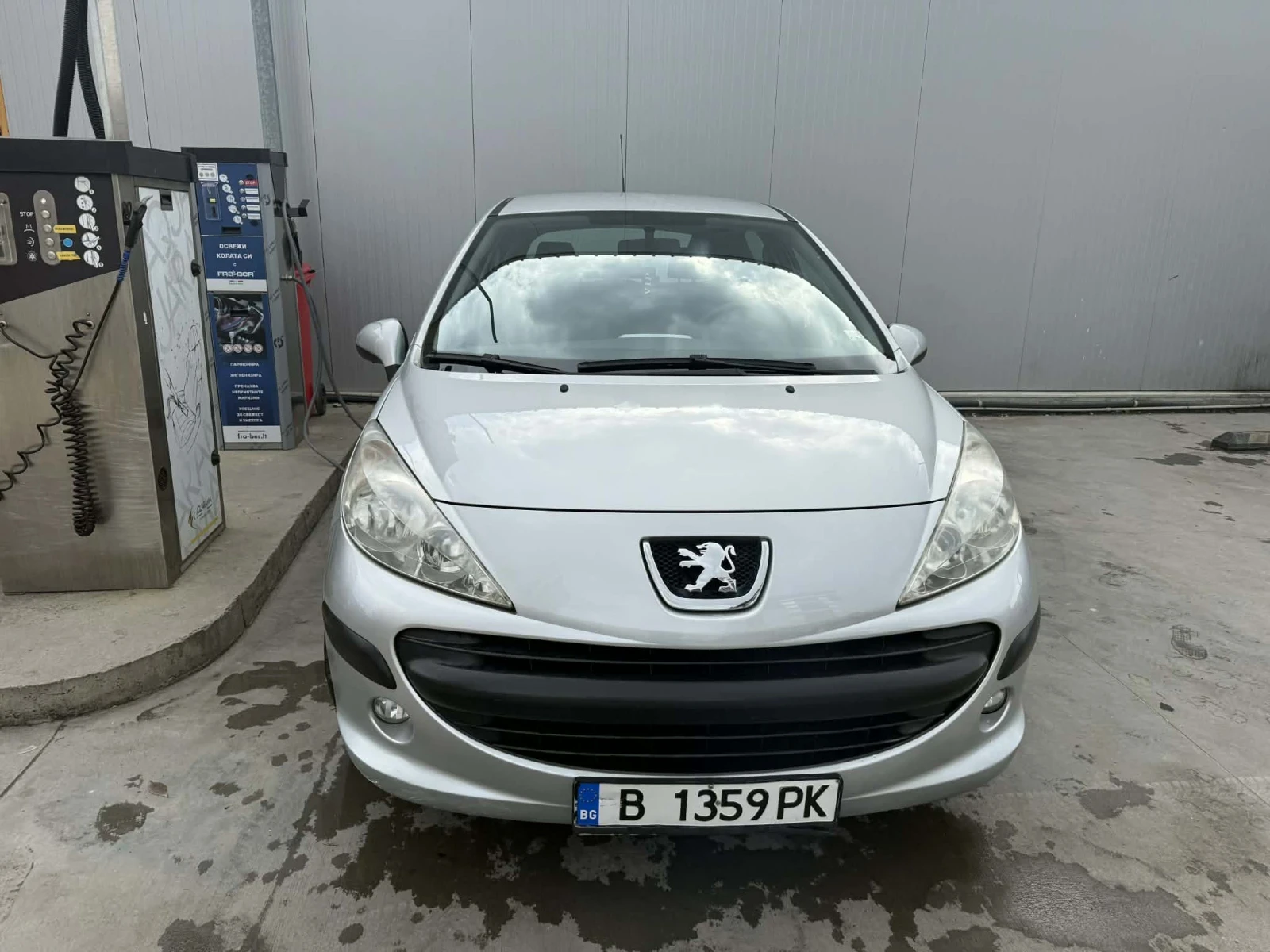 Peugeot 207 1.4 бензин 