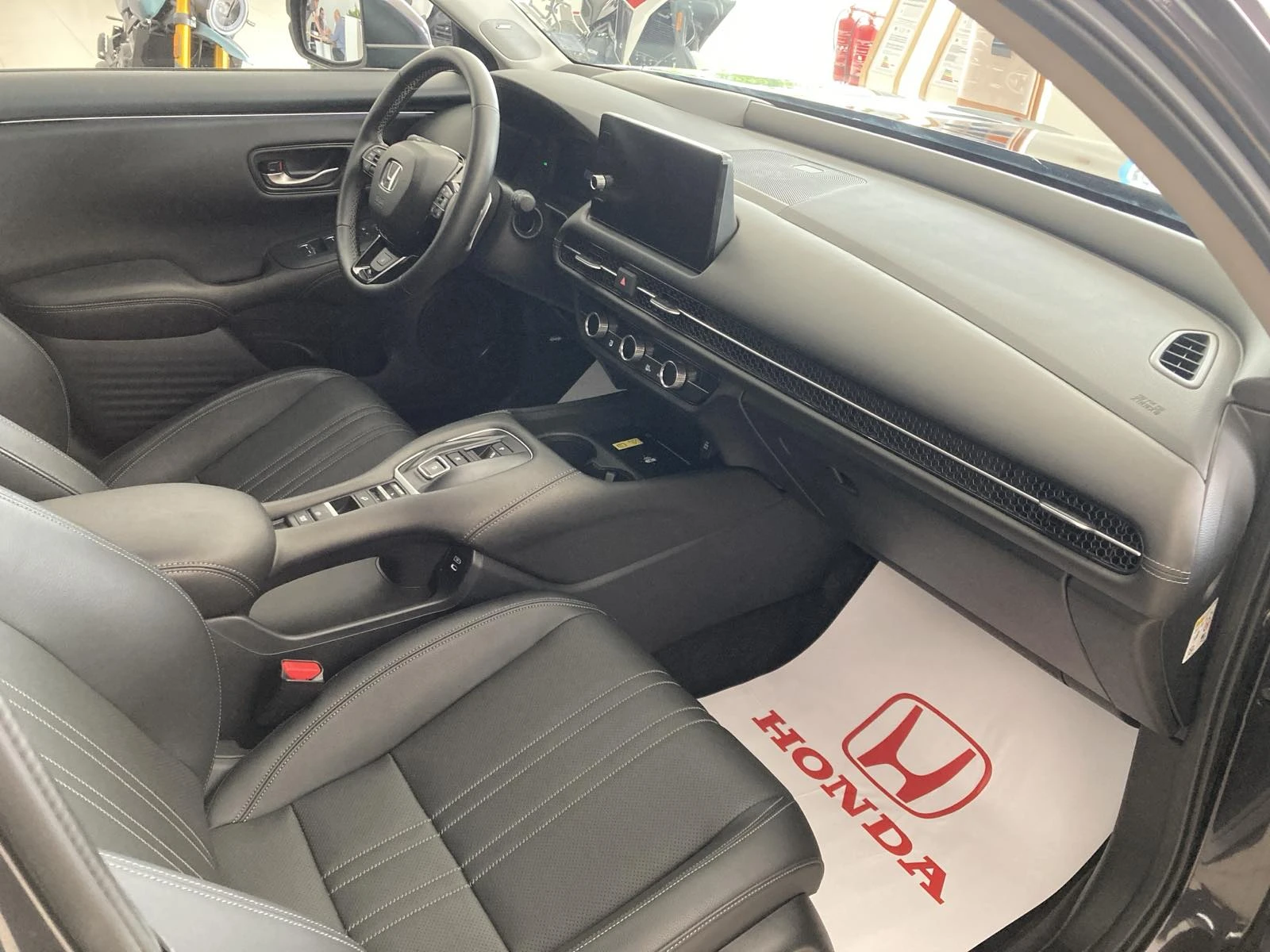 Honda ZR-V 2.0 i-MMD Hybrid e:FHEV Advance, снимка 13 - Автомобили и джипове - 53876263