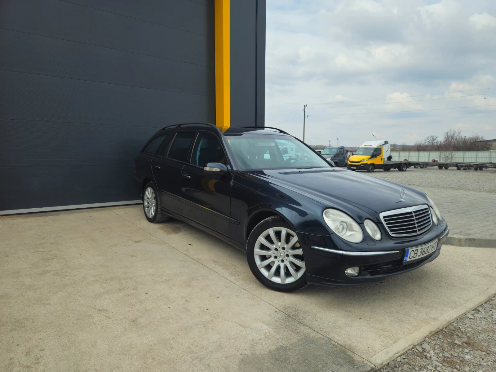 Mercedes-Benz E 500, снимка 14 - Автомобили и джипове - 53918347