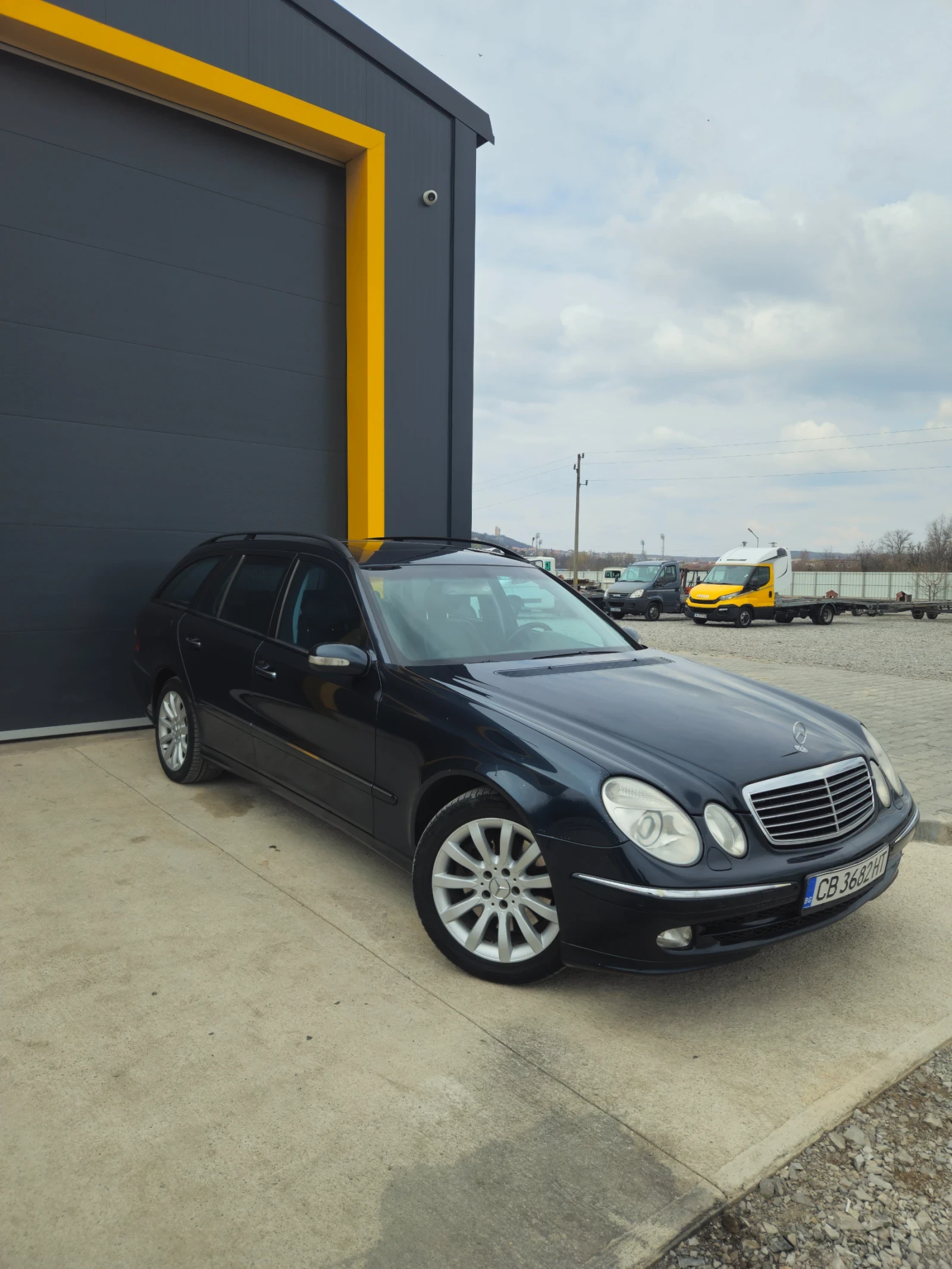 Mercedes-Benz E 500, снимка 13 - Автомобили и джипове - 53918347