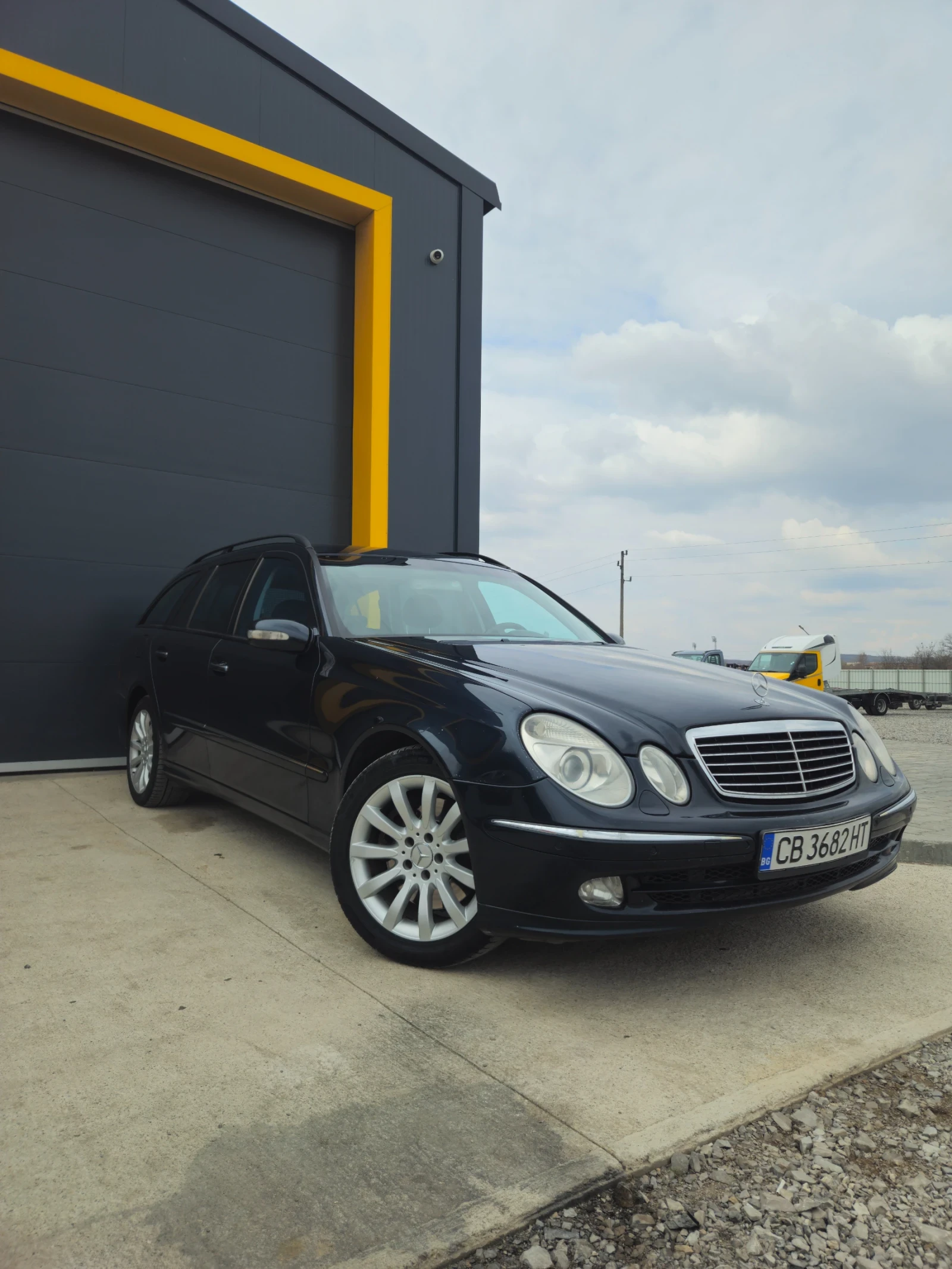 Mercedes-Benz E 500, снимка 10 - Автомобили и джипове - 53918347