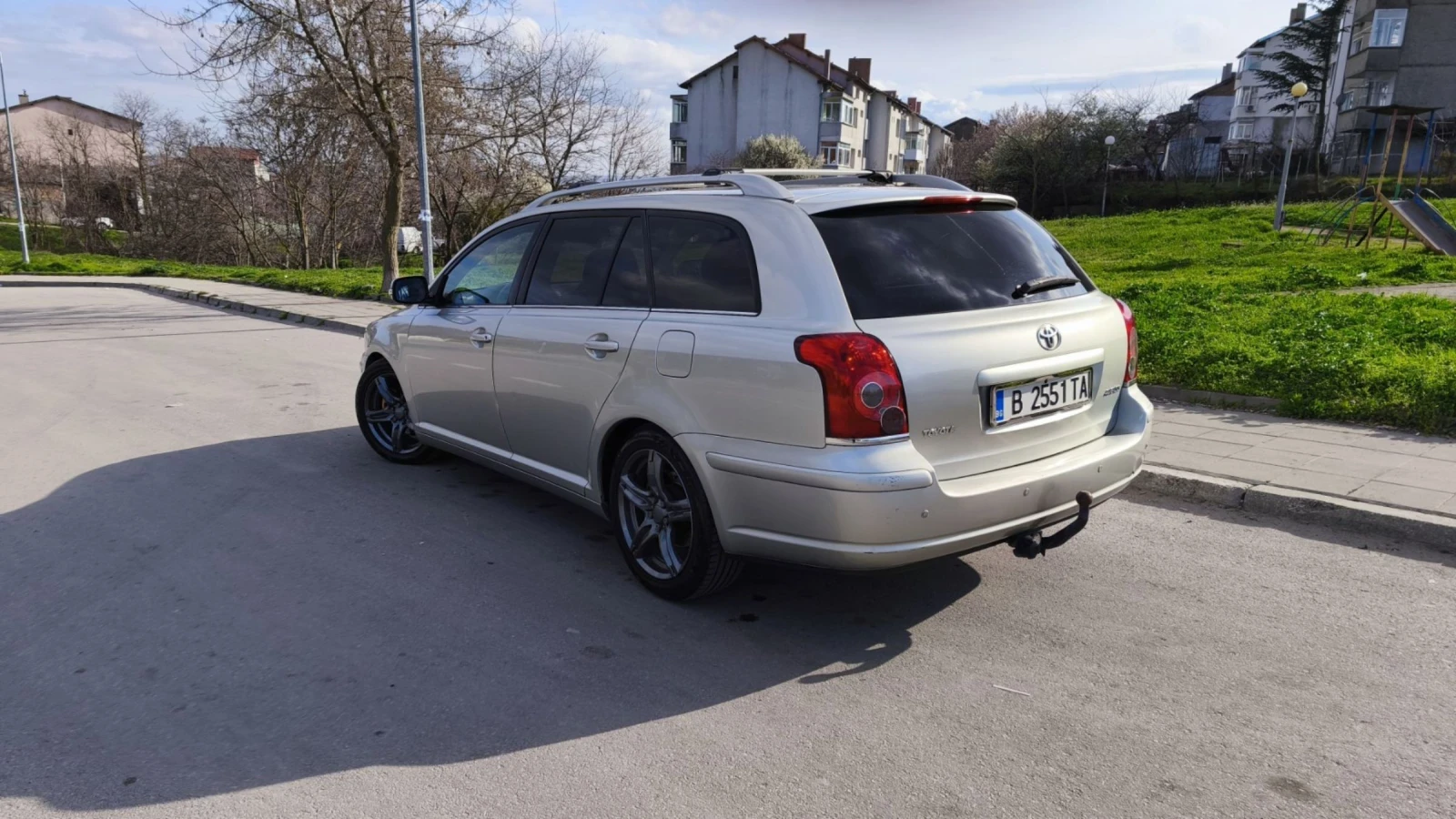 Toyota Avensis, снимка 3 - Автомобили и джипове - 54044378