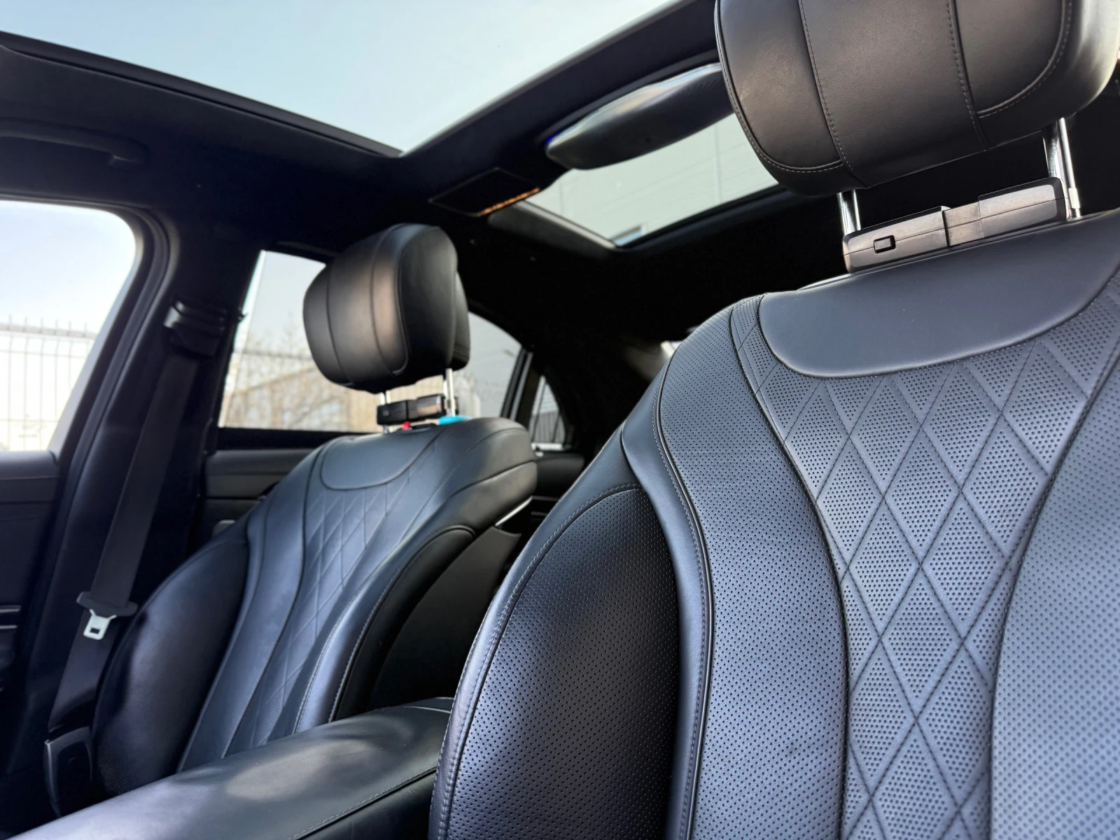 Mercedes-Benz S 550 4Matic+ AMG-Line+ Full Led+ Панорама+ Камера+ Нави, снимка 11 - Автомобили и джипове - 54205228