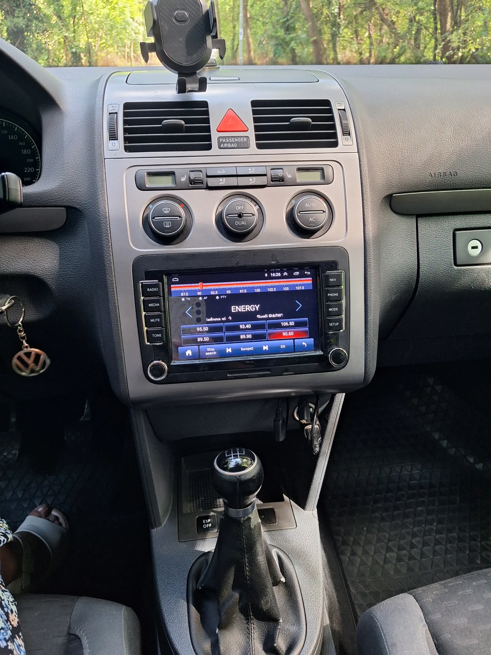 VW Touran 2.0 Ecofuel, снимка 9 - Автомобили и джипове - 55821396