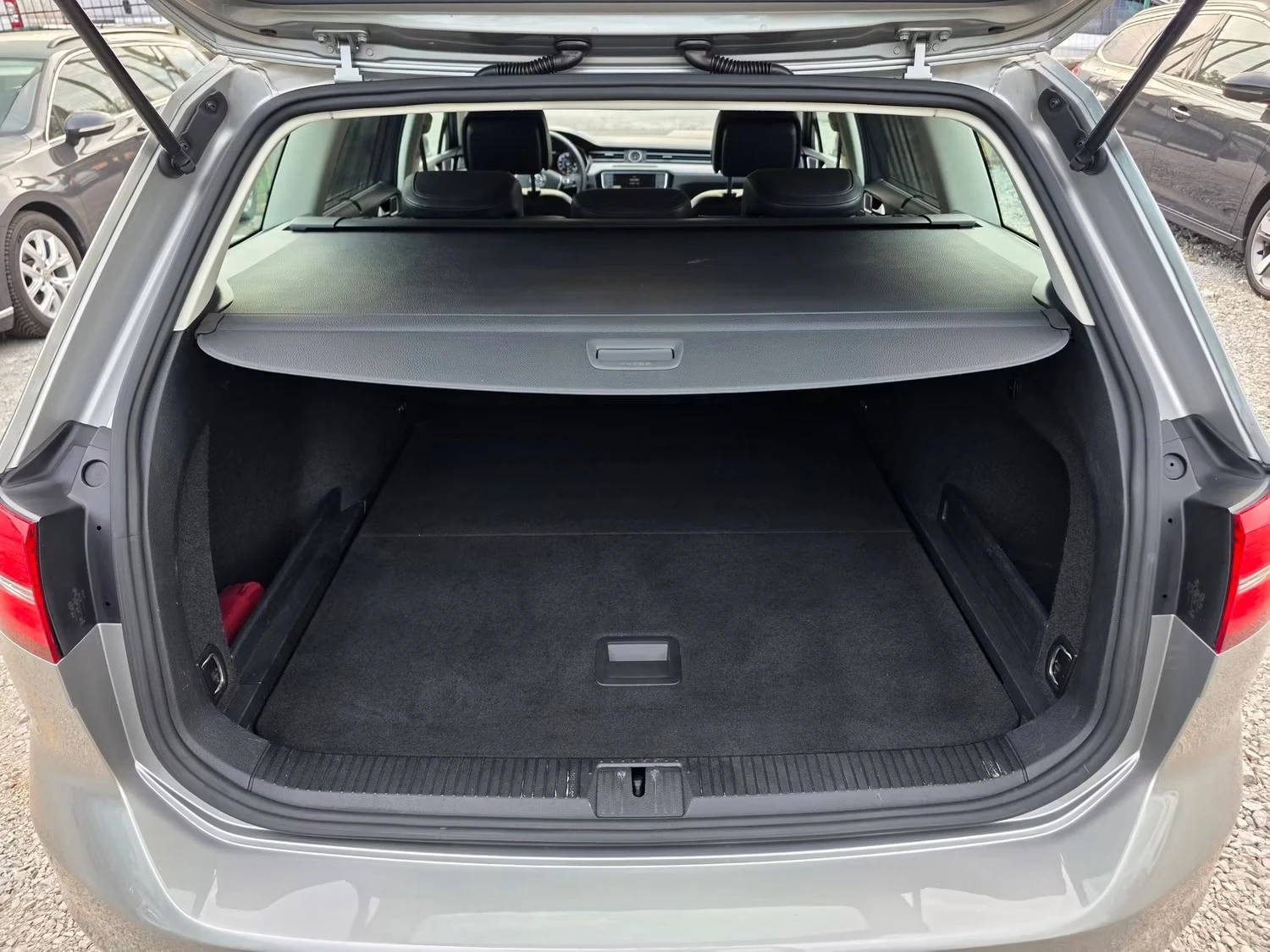 VW Passat 2.0TDI 150K.C. / АВТОМАТ / ДИГИТАЛ / ЛЕД, снимка 15 - Автомобили и джипове - 55713763