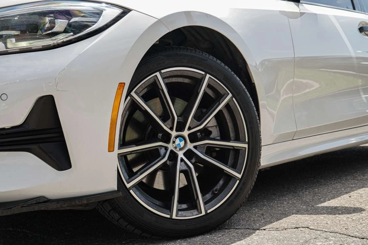 BMW 330 i xDrive| M-PACK| ПАМЕТ| ПАНО| , снимка 3 - Автомобили и джипове - 55948334