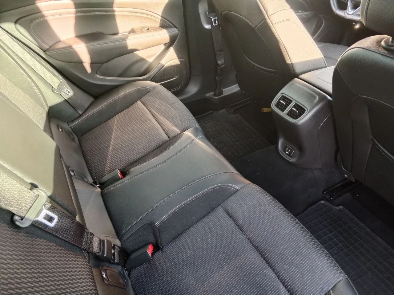 Opel Insignia, снимка 9 - Автомобили и джипове - 55987072