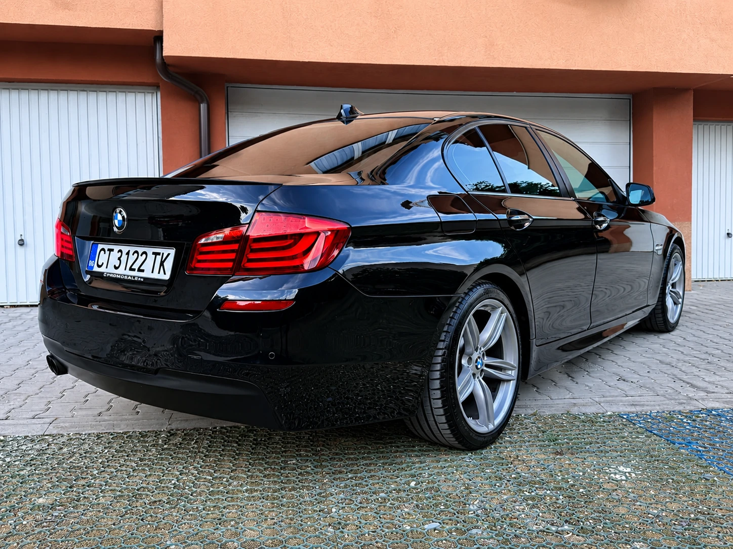 BMW 530 d Distronic* Harman Kardon* Massage* , снимка 4 - Автомобили и джипове - 56087610