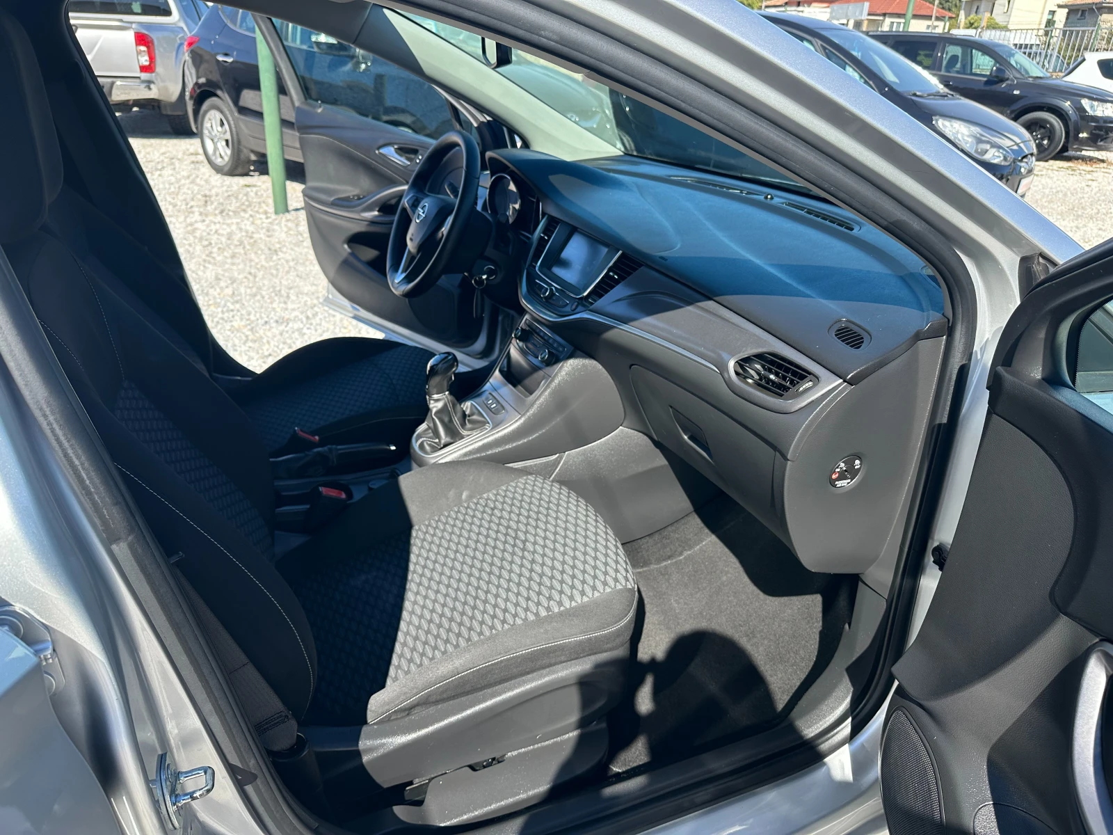 Opel Astra 1.6CDTI* TOP, снимка 8 - Автомобили и джипове - 56358583