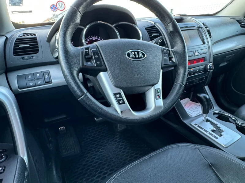 Kia Sorento 2.2 CRDi AWD, снимка 8 - Автомобили и джипове - 49532917