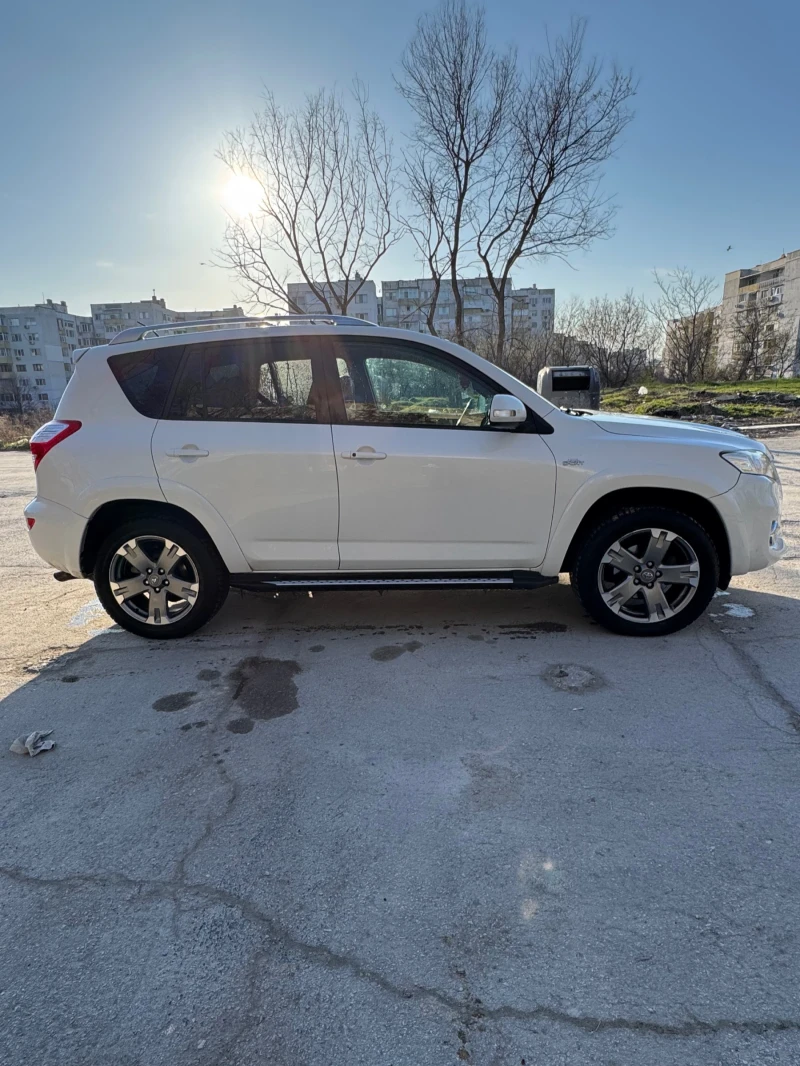 Toyota Rav4 2.2D4D, снимка 3 - Автомобили и джипове - 50585734