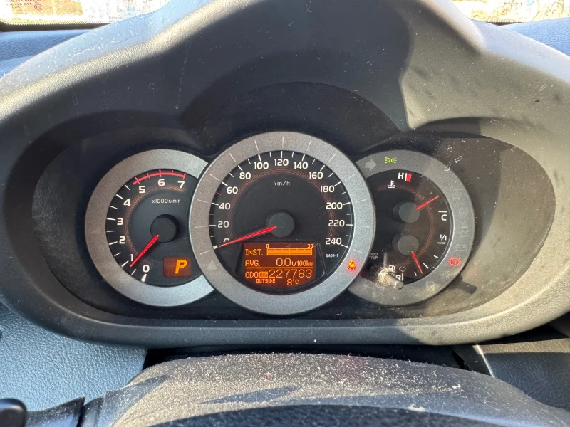 Toyota Rav4 2.2D4D, снимка 8 - Автомобили и джипове - 50585734